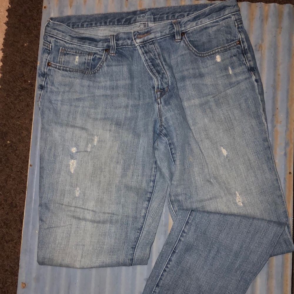Distressed capris